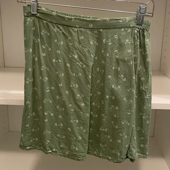 Women’s Green Floral Billabong Skirt - Picture 2 of 8